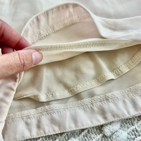 Cream Lace/Crochet Design Romper - Picture 5 of 5